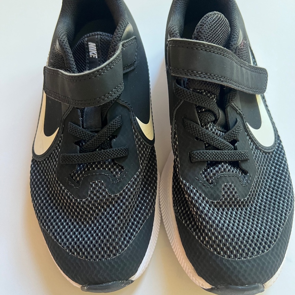 Nike Downshifter Black and White Child size 13.5C Velcro closure